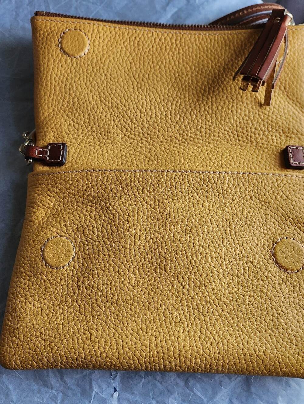 Dooney & Bourke Dandelion Pebble Leather Foldover Crossbody w/Wallet  EUC - Picture 8 of 9